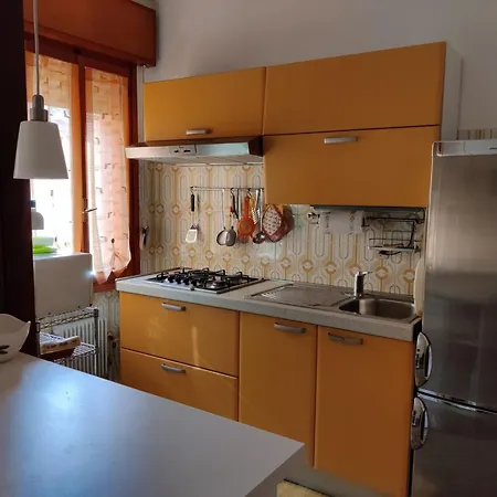 Apartment Colourful And Bright Flat - Beahost