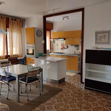 Apartment Colourful And Bright Flat - Beahost *